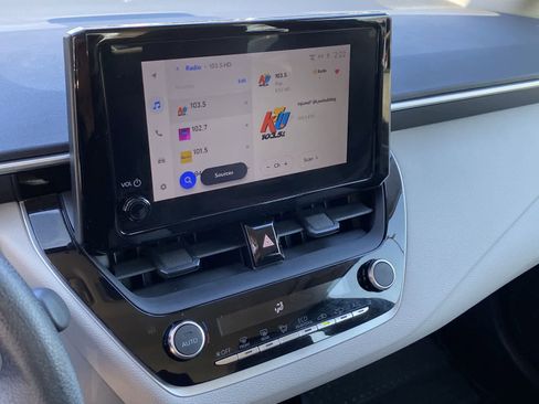 Used 2023 Toyota Corolla LE image 29