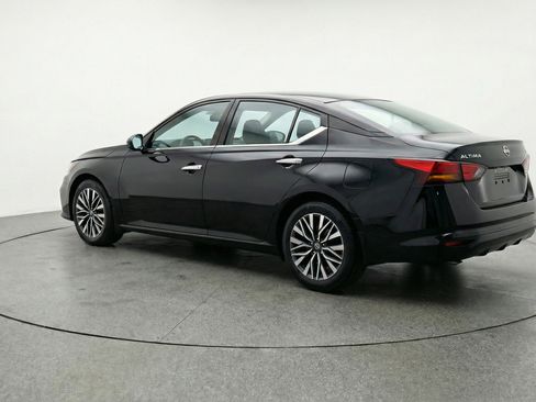 Used 2025 Nissan Altima 2.5 SV image 6