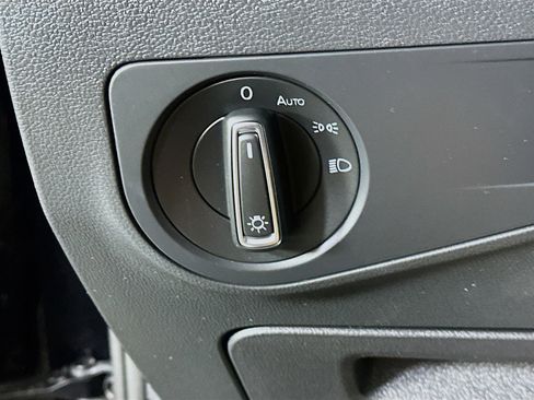 Used 2023 Volkswagen Tiguan SE image 16