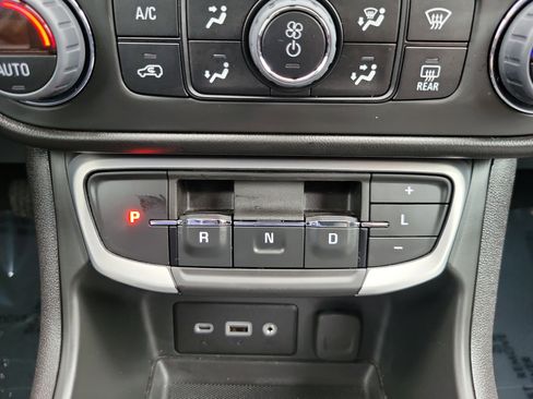 Used 2023 GMC Terrain SLE w/ Driver Convenience Package FWD image 20