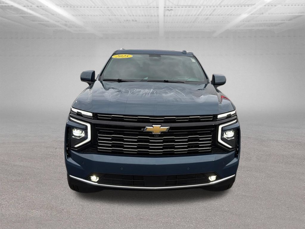 Used 2025 Chevrolet Tahoe High Country AWD/4WD image 3