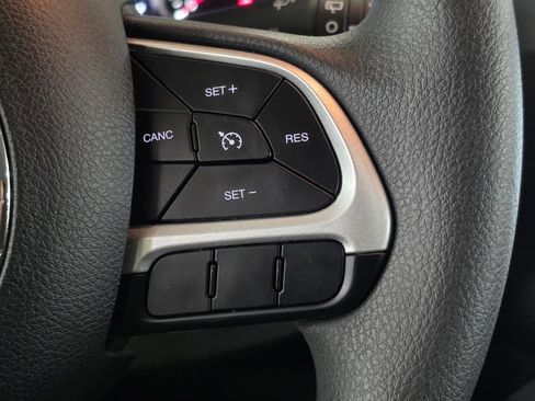 Used 2023 Jeep Renegade Latitude image 32