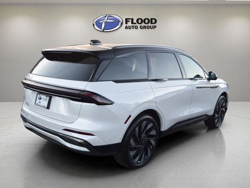 Used 2024 Lincoln Nautilus Reserve w/ Equipment Group 202A image 4