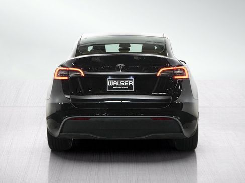 Used 2023 Tesla Model Y Long Range AWD/4WD image 4