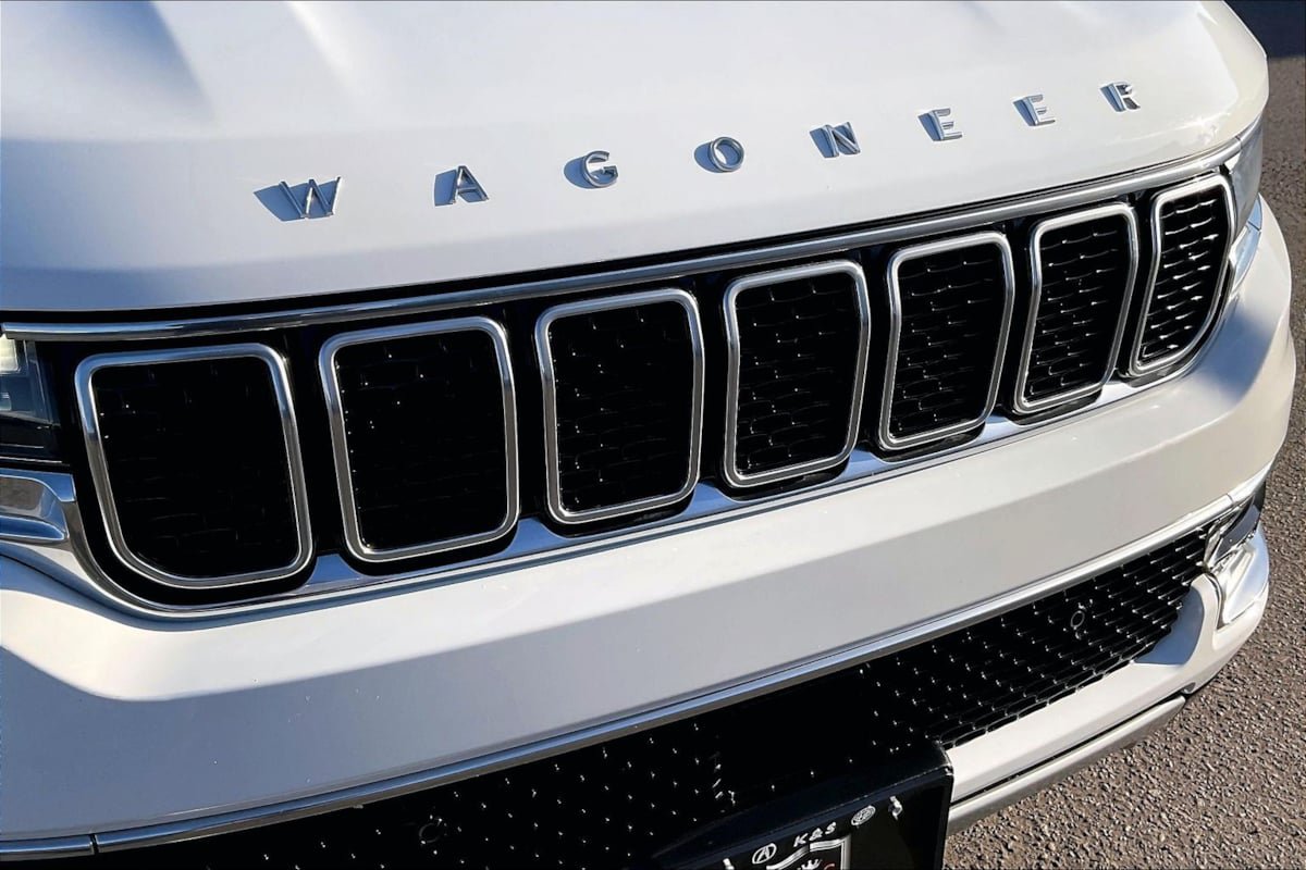 Used 2024 Jeep Wagoneer L Series II RWD image 29