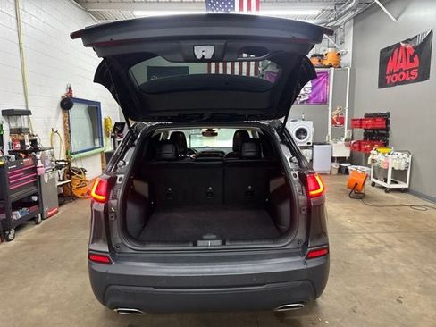 Used 2021 Jeep Cherokee Latitude Lux FWD image 22