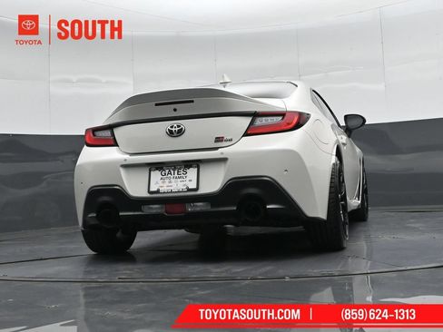 Used 2025 Toyota GR86 Premium w/ Performance Package RWD image 30