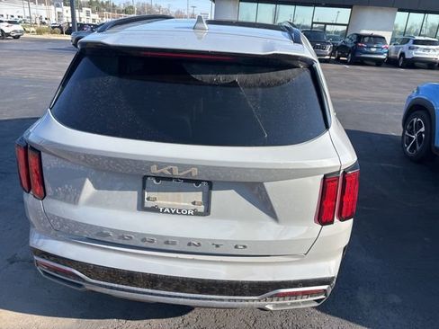 Used 2022 Kia Sorento SX image 5