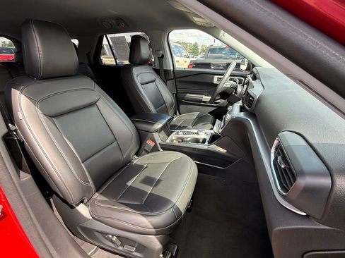 Used 2022 Ford Explorer XLT w/ Equipment Group 202A AWD/4WD image 24