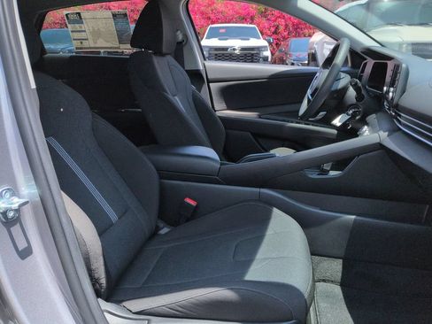 Used 2024 Hyundai Elantra SE FWD image 30