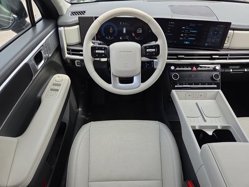 Used 2025 Hyundai Santa Fe SEL FWD image 12