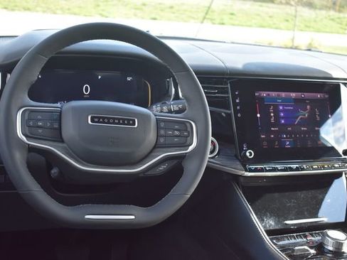 Used 2022 Jeep Wagoneer Series III AWD/4WD image 26