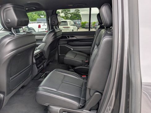 Used 2024 Jeep Wagoneer Series II AWD/4WD image 15