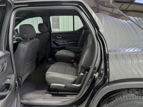 Used 2023 Chevrolet Traverse LT image 9