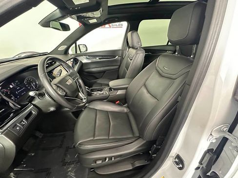 Used 2023 Cadillac XT6 Premium Luxury image 16