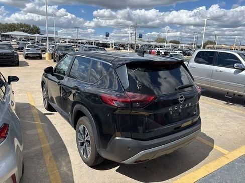 Used 2023 Nissan Rogue SV image 6