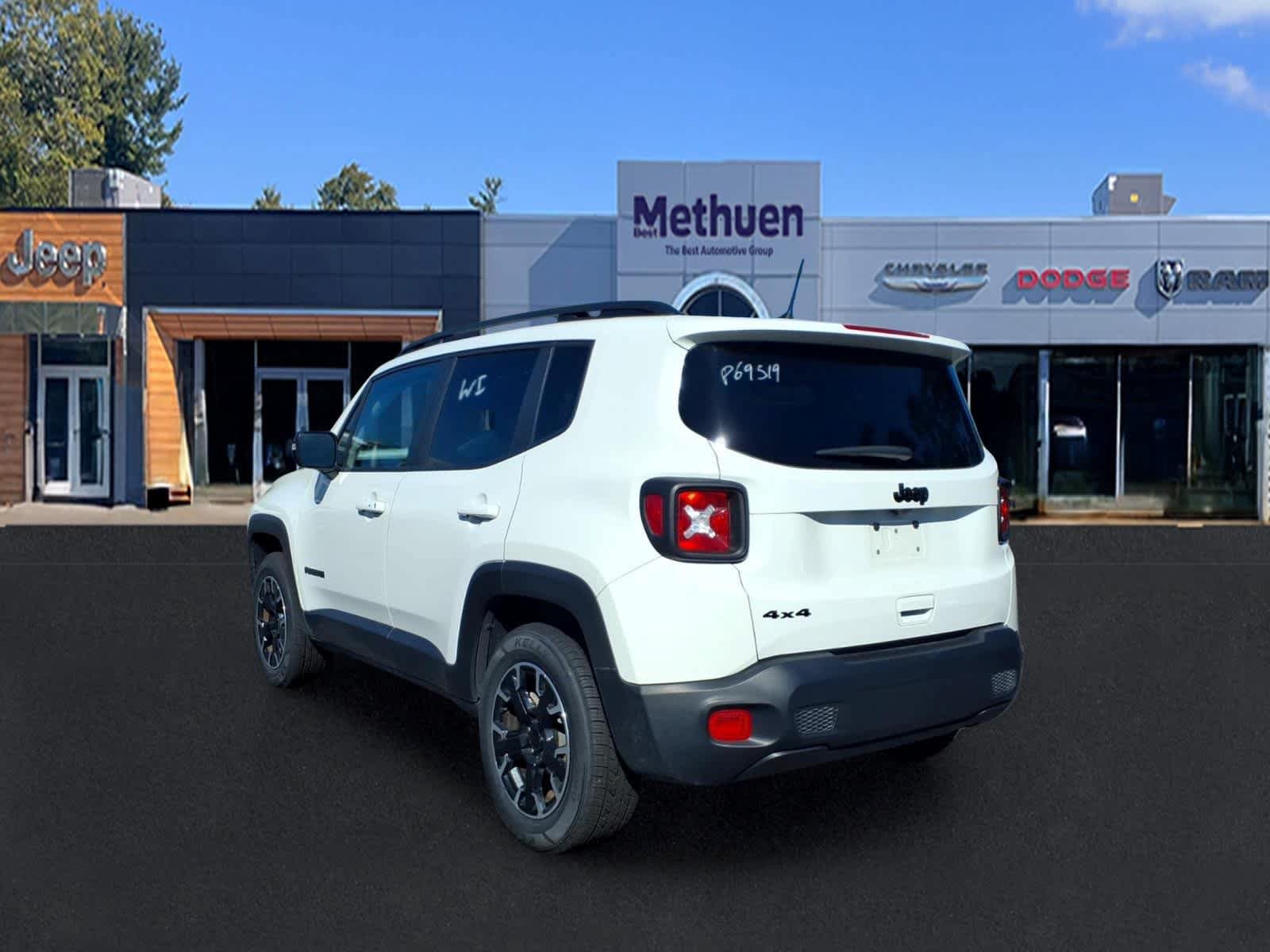 Used 2023 Jeep Renegade Latitude AWD/4WD image 5
