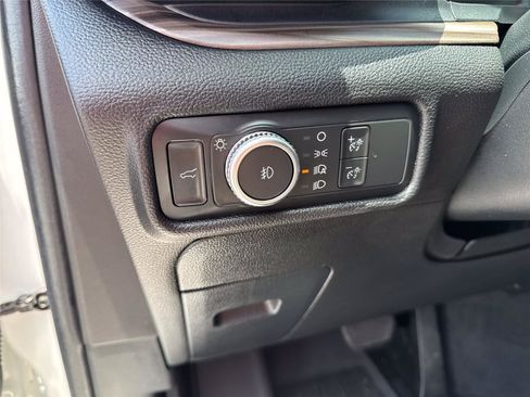 Used 2022 Ford Explorer Limited w/ Equipment Group 301A RWD image 17
