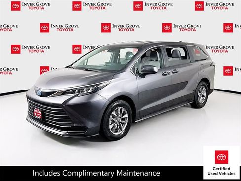 Certified 2025 Toyota Sienna LE image 1
