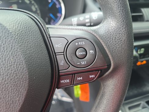 Used 2025 Toyota RAV4 LE AWD/4WD image 18