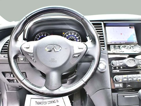 Used 2017 INFINITI QX70 3.7 w/ Premium Package image 13