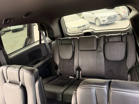 Used 2018 Dodge Grand Caravan SXT w/ Blacktop Package FWD image 13