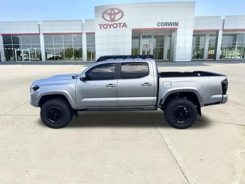 Used 2019 Toyota Tacoma TRD Sport AWD/4WD image 6