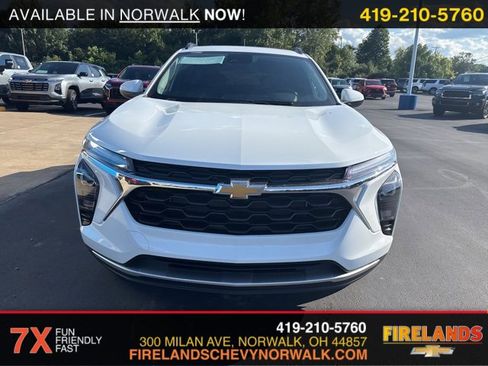 New 2025 Chevrolet Trax LT w/ Sunroof Package image 2