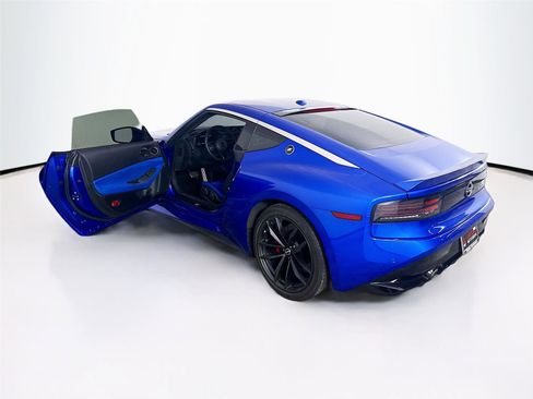 Used 2025 Nissan Z Performance w/ Floor Mat Package RWD image 18