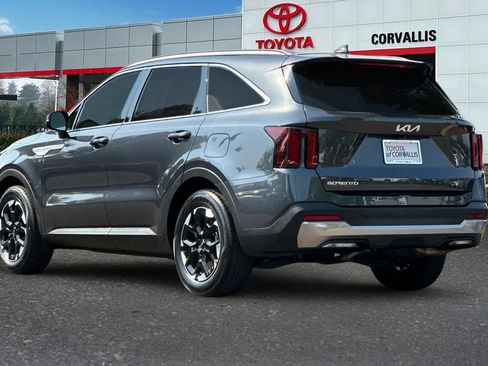 Used 2024 Kia Sorento S FWD image 6