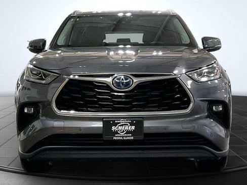 Used 2021 Toyota Highlander Limited image 3