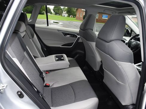 Used 2021 Toyota RAV4 XLE w/ Convenience Package AWD/4WD image 21