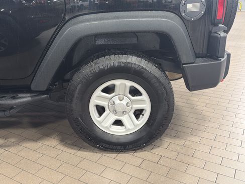Used 2016 Jeep Wrangler Unlimited Sport w/ Connectivity Group AWD/4WD image 14