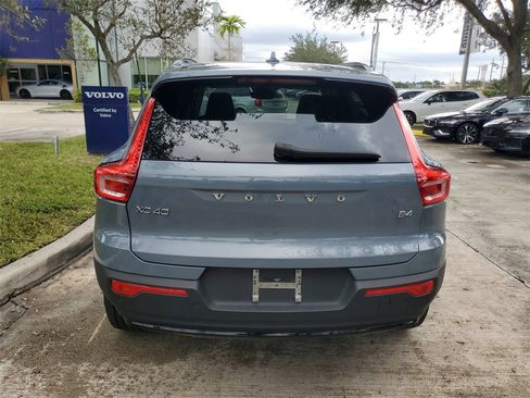 Certified 2023 Volvo XC40 B4 Ultimate w/ Protection Package Premier image 5