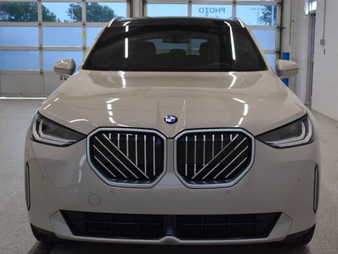 Used 2025 BMW X3 xDrive30i w/ Premium Package AWD/4WD image 3