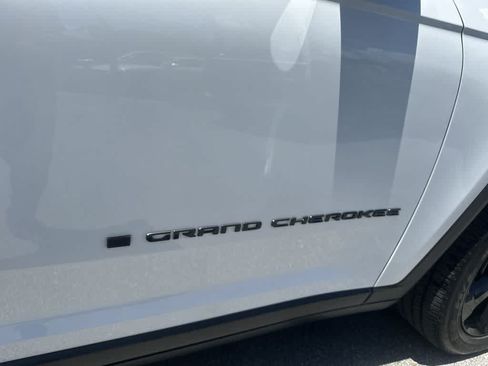 Used 2024 Jeep Grand Cherokee L Altitude RWD image 12