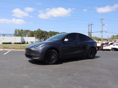 Used 2024 Tesla Model Y Long Range image 6
