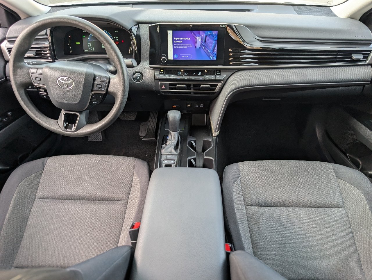 Used 2025 Toyota Camry LE FWD image 4
