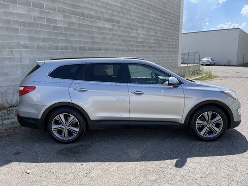 Used 2016 Hyundai Santa Fe SE w/ Option Group 02 AWD/4WD image 3