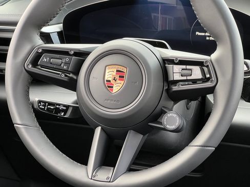 New 2026 Porsche Macan 4 Electric image 22