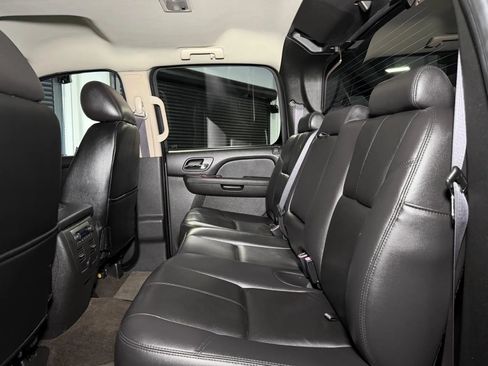 Used 2010 Chevrolet Avalanche LT w/ Luxury Package RWD image 18