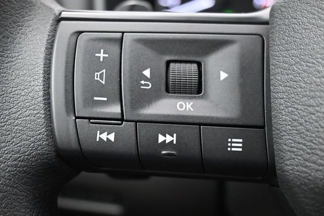 Used 2025 Nissan Rogue S AWD/4WD image 22