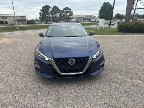 Used 2020 Nissan Altima 2.5 SR w/ Premium Package FWD image 3