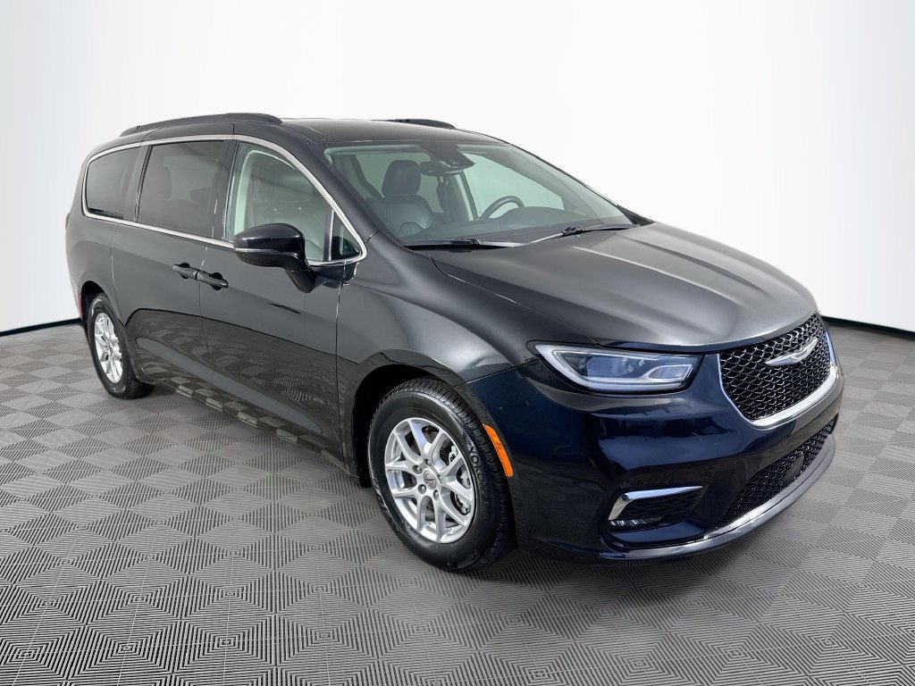 Used 2022 Chrysler Pacifica Touring-L FWD image 3