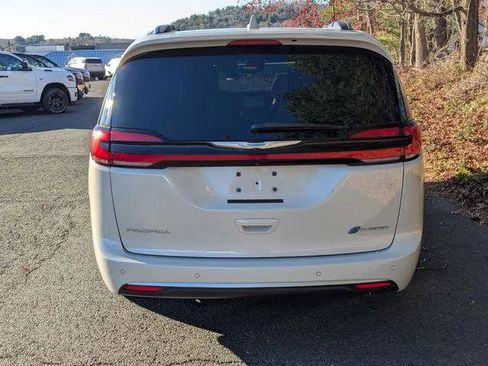 Certified 2021 Chrysler Pacifica Pinnacle image 4