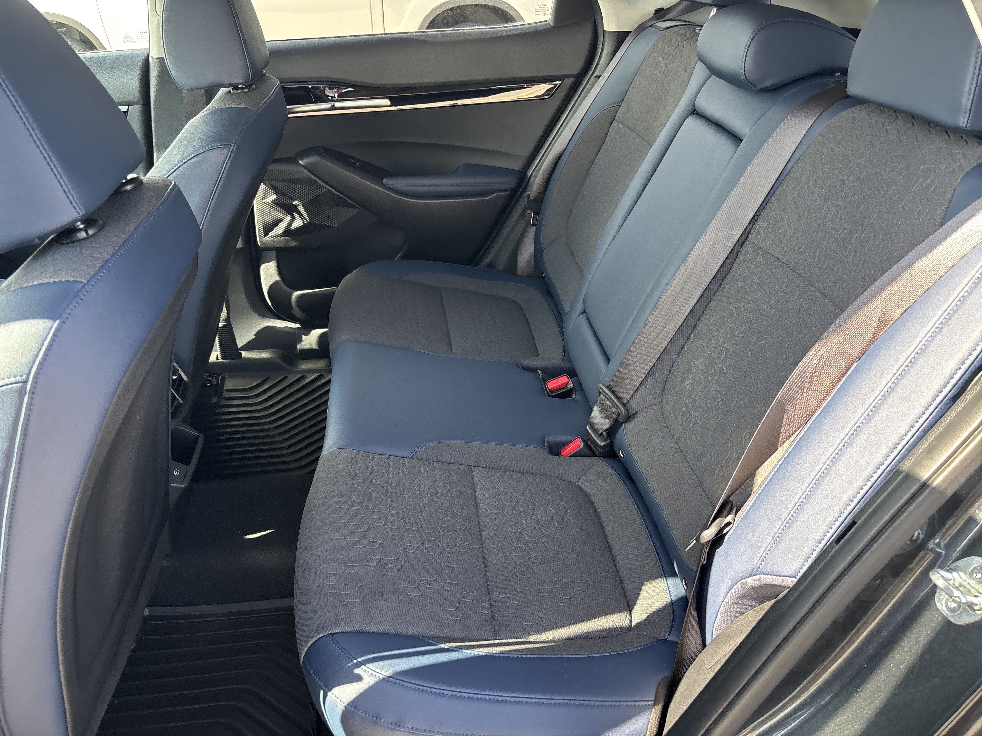 Used 2025 Kia Seltos S AWD/4WD image 27