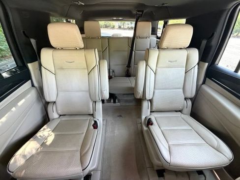 Used 2023 Cadillac Escalade ESV Premium Luxury AWD/4WD image 42