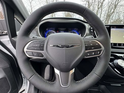 New 2026 Chrysler Pacifica Select image 17