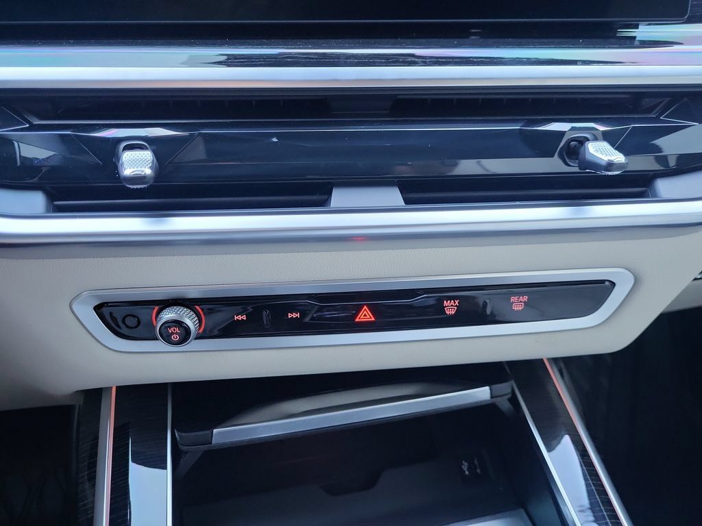 Used 2026 BMW X7 M60i AWD/4WD image 28