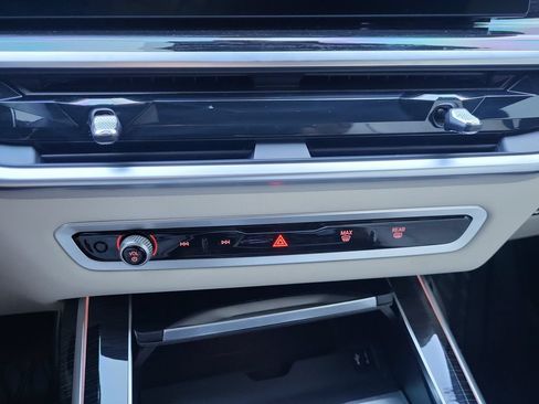 Used 2026 BMW X7 M60i AWD/4WD image 28